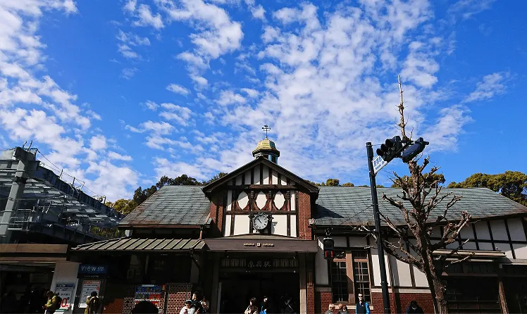 Harajuku Station stands as a unique blend of history and modernity in Tokyo’s vibrant historic landscape