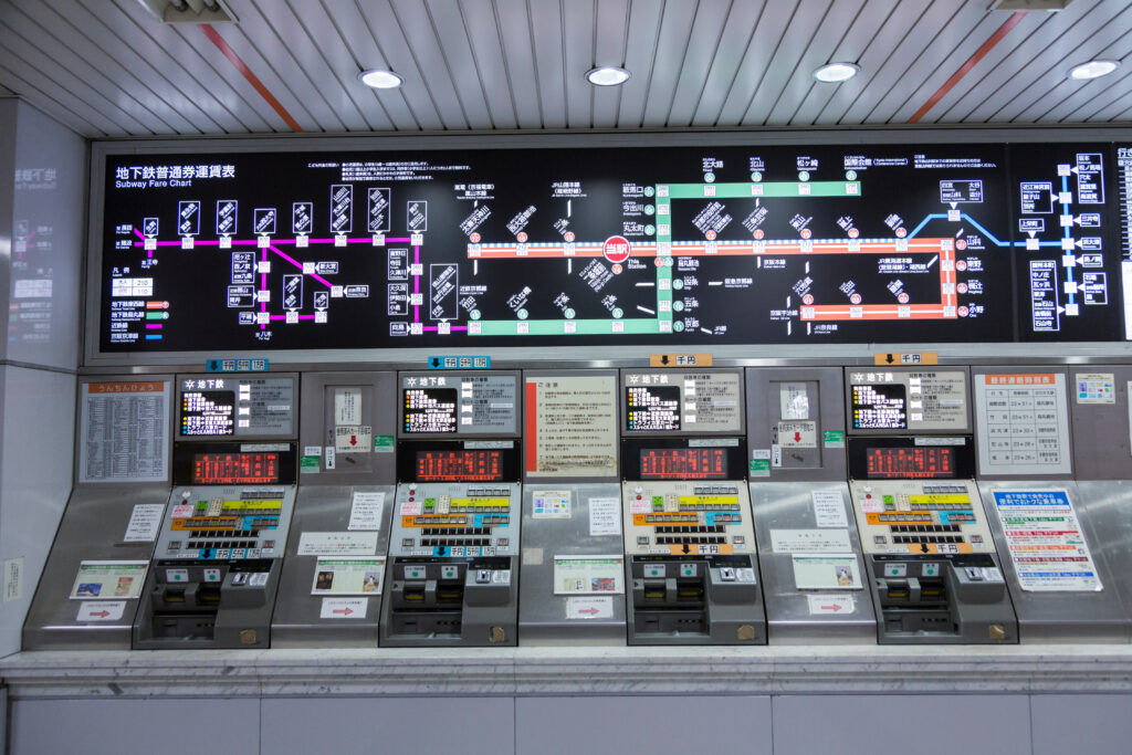 It looks like a gaming counter at first glance, but it is actually an automatic ticket vending machine in Kyoto where you can buy train tickets